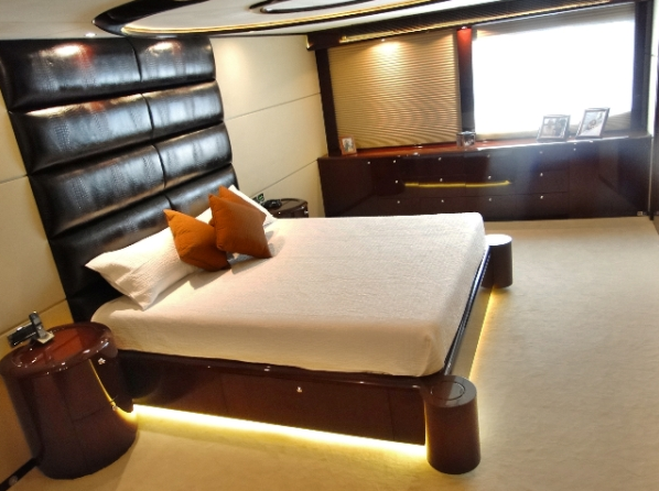 Motor Yacht Dreamer Owner Suite - Image courtesy of Hargrave Custom Yachts