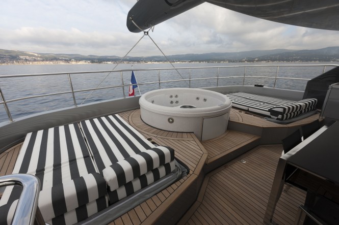 Sailing Yacht Cartouche Spa Pool - A Blue Coast 95 Catamaran - Photo Credit Gilles Martin-Raget
