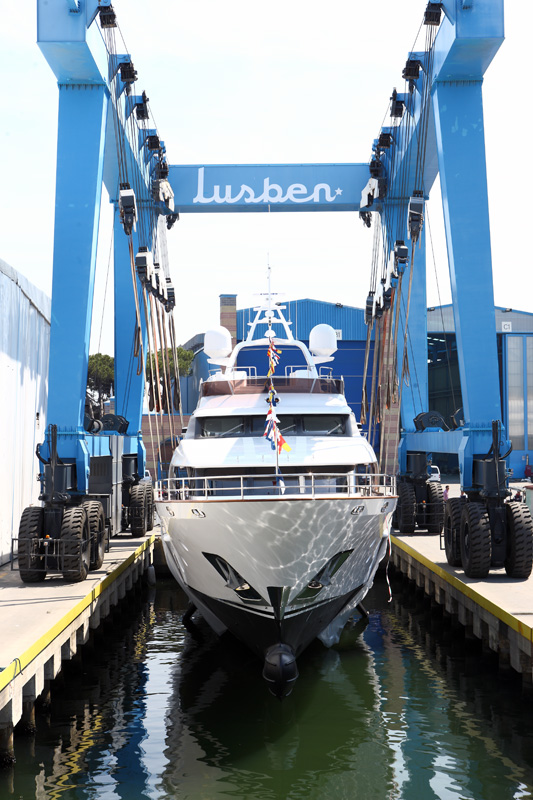 Tradition 105 motor yacht BT24 Tradition 105 motor yacht BT24