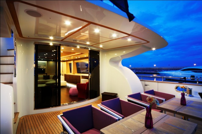Motor Yacht Biscuit 95 - aft deck - Photo  Giovanni Malgarini