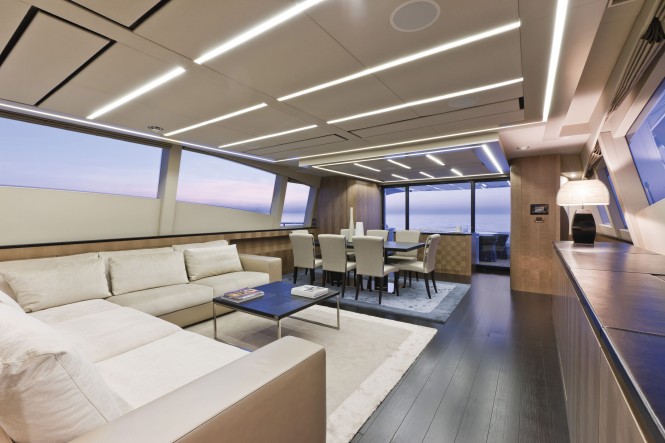 Pershing 108 Yacht saloon