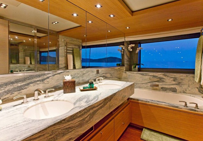Yacht Exuma - A Bathroom
