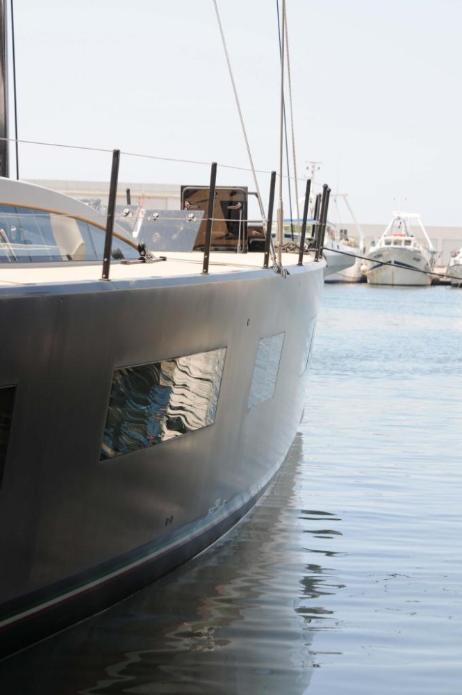 Yacht Luce Guida topsides - in the water