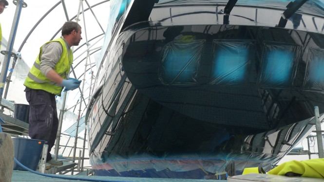 Jongert sailing yacht Baltic Dreams receives paint at Varadero Valencia 