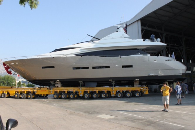 The stunning Peri 29 superyacht OZONE launched from Peri Yachts