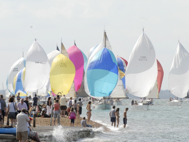 Image from the Cowes Week in 2009 - Spinnaker fleet  - Copyright 2009 Rick Tomlinson