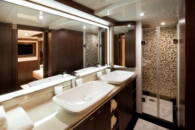 Galeon 780 Crystal Yacht - Bathroom in owners cabin