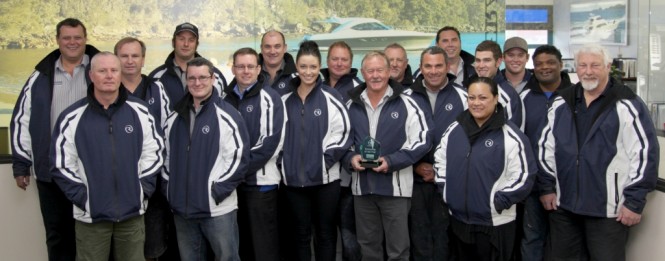 R Marine New Zealand team with 2011 Dealer of the Year Award