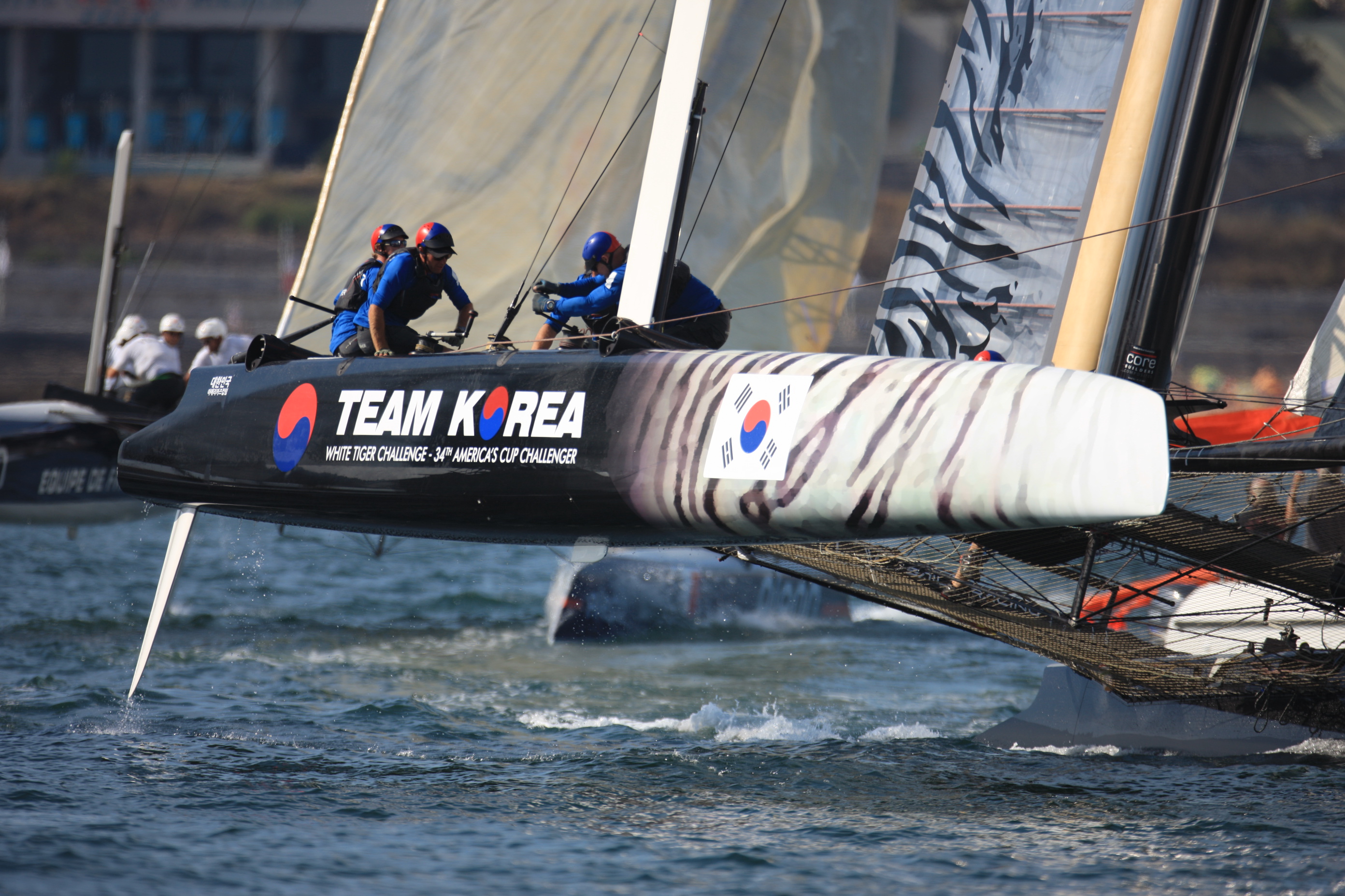 Top teams tangle in Cascais on first day of match racing championship Cascais, Portugal, 10-08-2011. © ACEA (2011) Photo G. Martin-Raget