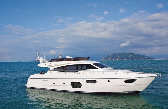 Ferretti 620 motor yacht