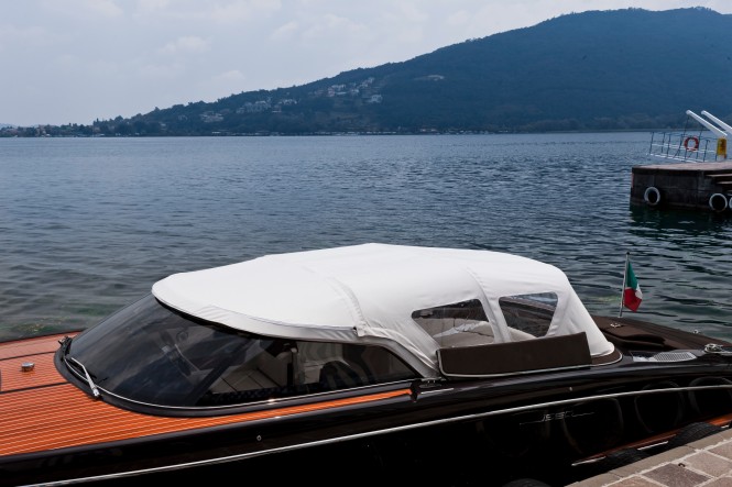 Riva Iseo day cruiser yacht of 27 feet with the new OPAC retractable hood Riva Iseo day cruiser yacht of 27 feet with the new OPAC retractable hood