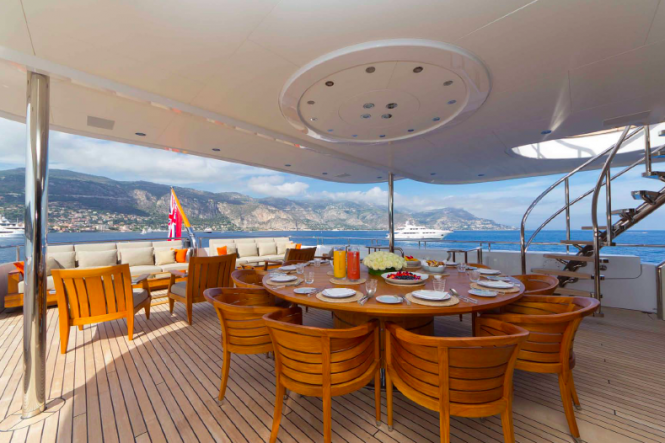 Al fresco dining - charter yacht Troyanda - Photographer: Marc Paris