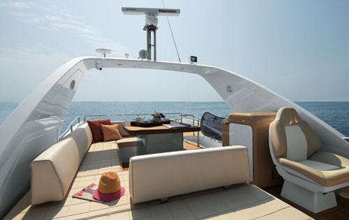 Azimut 64 superyacht´s arch