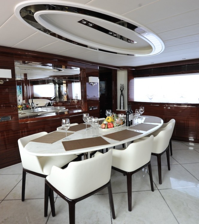 Dining table on board of the RP 110 Horizon motor yacht Lady Gaga