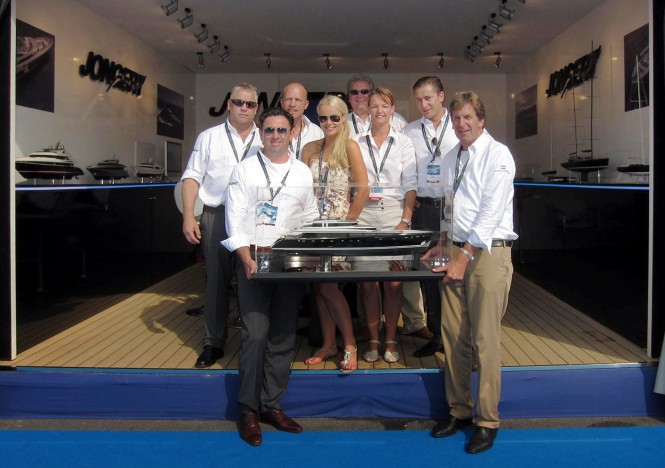 Monaco Yacht Show 2011 – Peter Versluis, director of the VeKa Group (left) and Eel Kant, director of Jongert Shipyard, with the model of MY 44 Jongert yacht and the Jongert team - Photo courtesy of Jongert Shipyard
