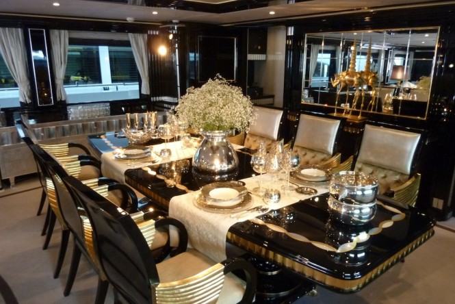 Mondo Marine yacht Alexander Again - Luxurious dining table - Photo Alessio Baleri