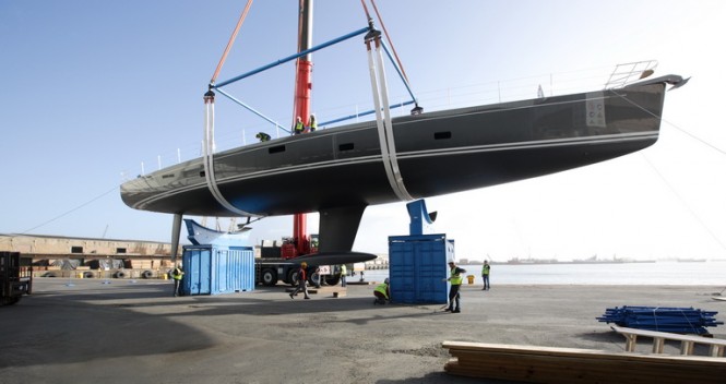 ''Mrs Marietta Cube'' 2011 - SW 100 RS - On the crane