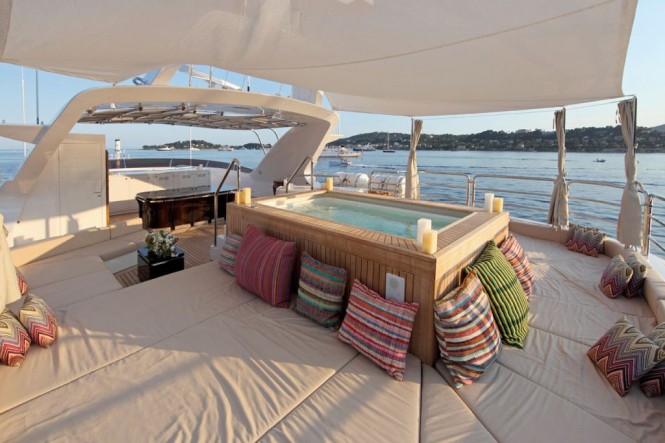 Motor Yacht TOLD U SO -  Spa Pool