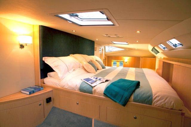 On board of the luxury yacht Discovery 50