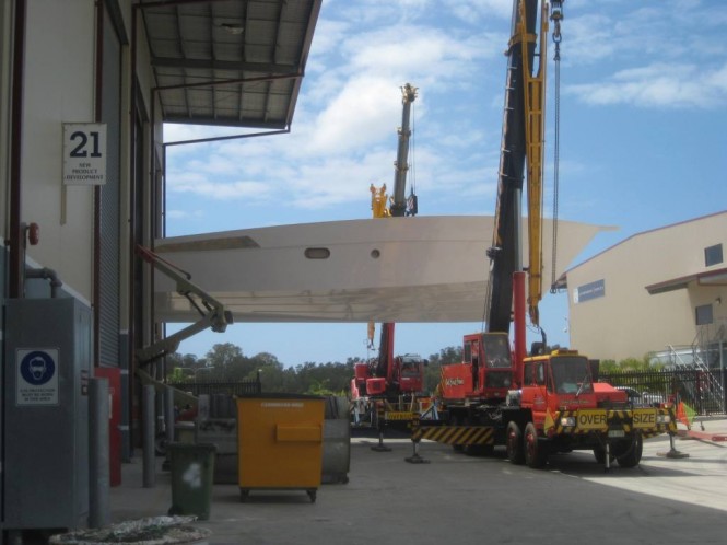 Riviera recorded its biggest hull release and called in two high capacity cranes to lift the new super yacht 75 Enclosed Flybridge hull
