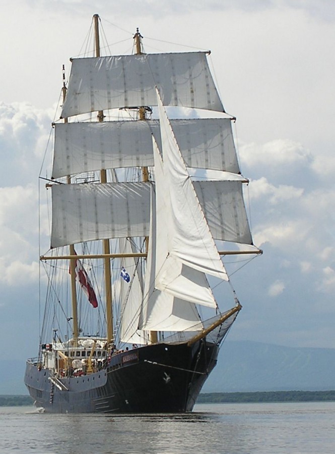 Unique charter holidays on board of the 76m STAD AMSTERDAM yacht