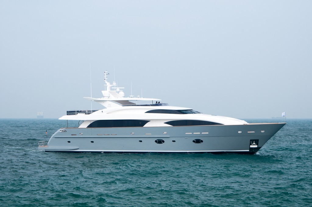 120 horizon yacht