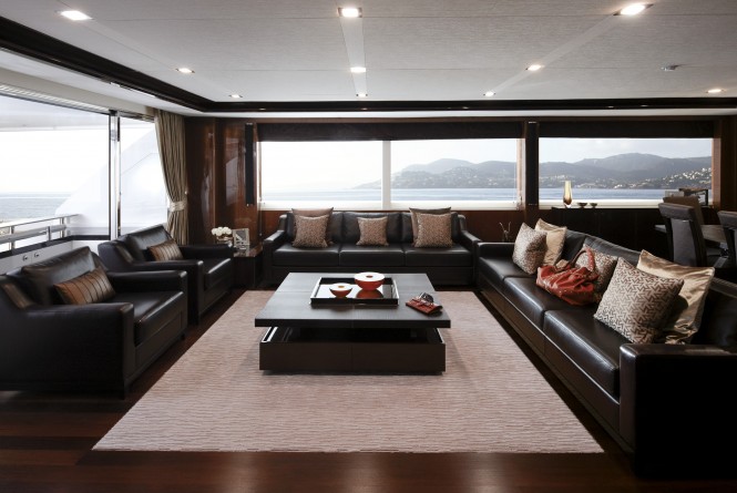 32M Princess Yacht - Saloon