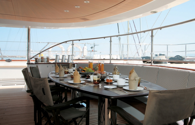 Al fresco dining - 56m charter yacht Rosehearty