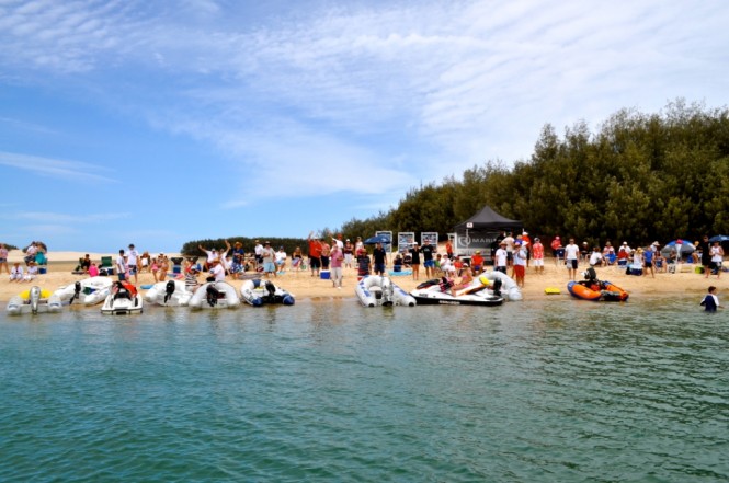 It was a perfect sunny day for 126 Riviera owners to celebrate Christmas at Jumpinpin