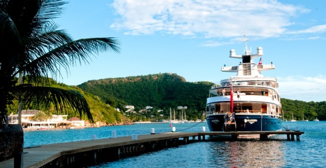 Luxury charter yacht LEANDER
