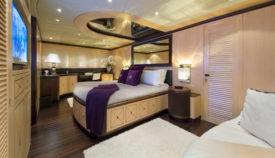 Motor yacht Bear Market Master Cabin