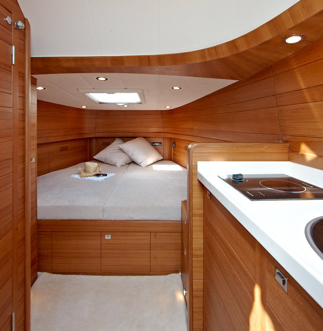 The night can be comfortably passed on the Alen yacht tender - Photo: N. Claris