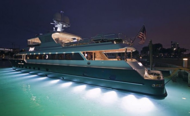 Underwater lights installed on the 132´ luxury yacht Serque - Photo M. Paris