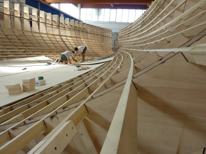 Working on Maxi Dolphin FC 100 superyacht Working on Maxi Dolphin FC 100 superyacht