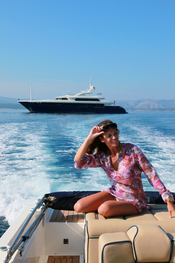 Yacht and tender - Marc Paris Photographer