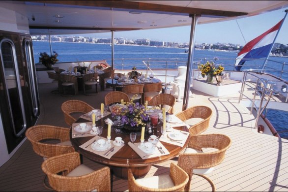 Al fresco dining aboard Sherakhan superyacht Al fresco dining aboard Sherakhan superyacht