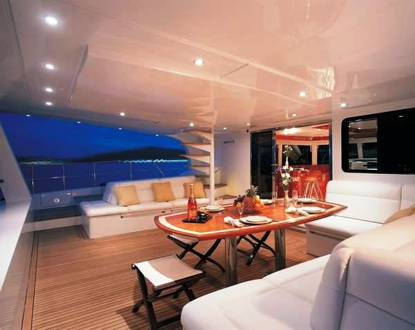 Al fresco dining aboard charter yacht Maita'i - a Sunreef 74 catamaran Al fresco dining aboard charter yacht Maita'i - a Sunreef 74 catamaran