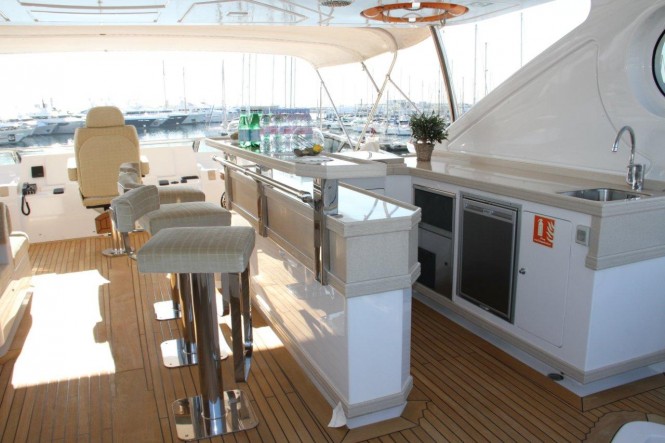 Bar aboard Super Yacht Grenadines III