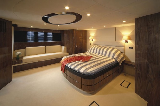 Fairline luxury yacht Squadron 78 Custom