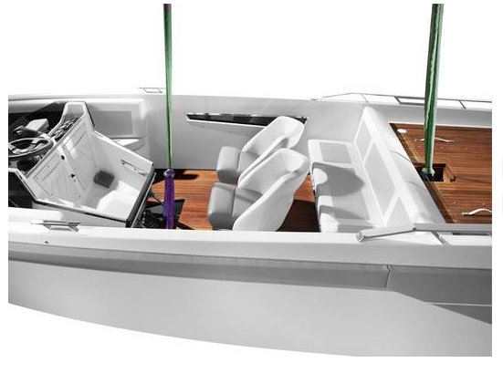 On board the 686 Lido Yacht 