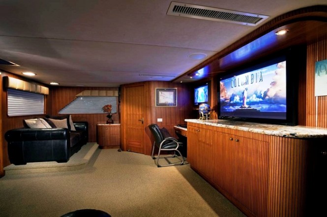 Golden Compass Superyacht - Main Salon