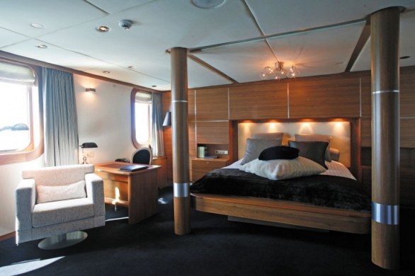 Luxury yacht Sherakhan guest suite Superyacht SHERAKHAN Guest Suite