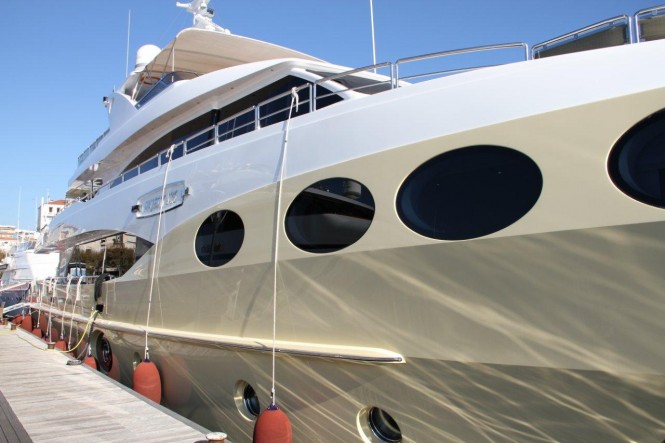 Majesty 125 Super Yacht Grenadines III