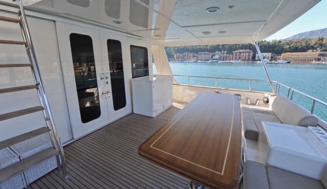 Motor Yacht 76 Aleutian RP Exterior