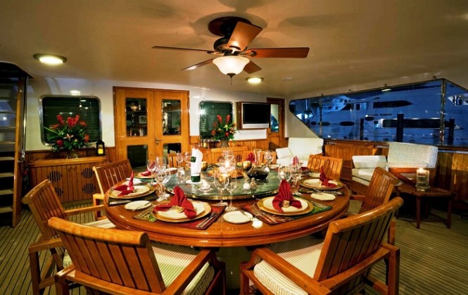 Picchiotti Super Yacht Golden Compass - Dining Room