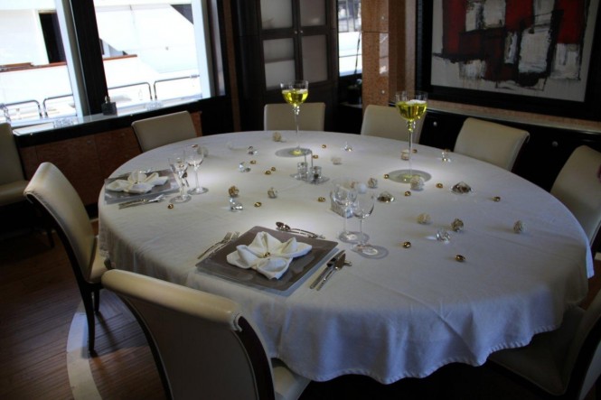 Super Yacht Grenadines III - Dining Room