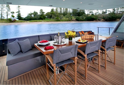 VvS1 superyacht by Alloy Yachts - Al fresco dining in style