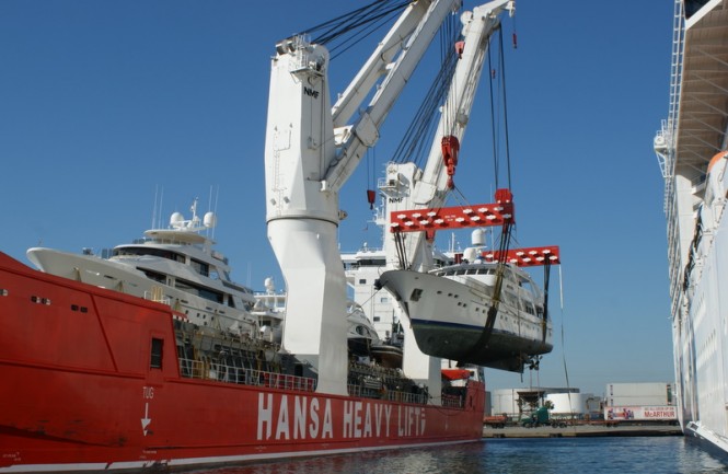 Yacht Path heavy lift cargo vessel MV HHL Tokyo