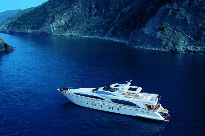 Azimut 35.5m luxury motor yacht Cinque