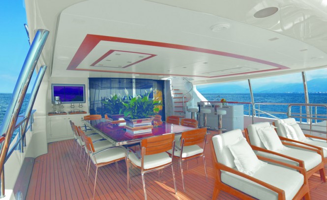 Full relax on board the Classic 121 superyacht Domani